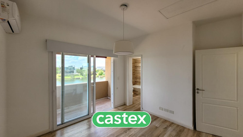 Casa En Venta Con Pileta A La Laguna En Marinas, Puertos, Escobar