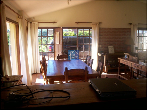 Casa En Punta Del Este, Pinares- Ref: 1077