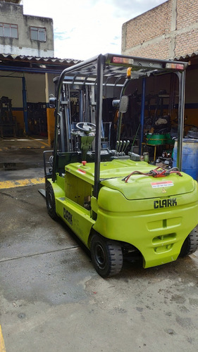 Montacargas Clark Gex30