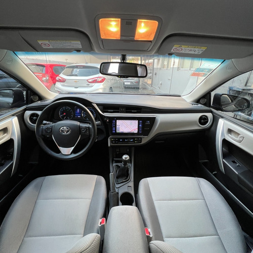 Imagen 10 de 16 de Toyota Corolla Xei 4p 2017