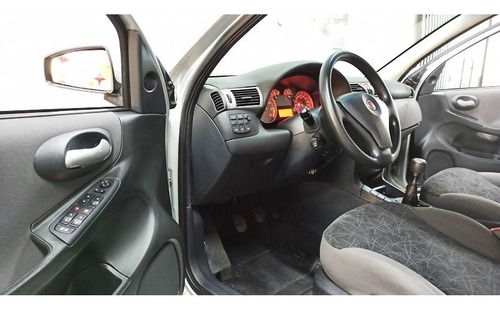 Fiat Stilo Attractive 1.8 8v (flex)