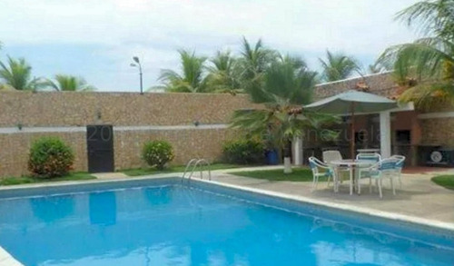 Imagen 11 de 30 de Ls Vende Town House Tucacas 23-3910