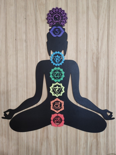 Imagen 1 de 1 de Buda Yoga Con Chakras Tallado En Madera Adorno Pared