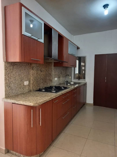 Casa En Calle Cerrada En Urb. Ciudad Jardín Mañongo. Plc-1068