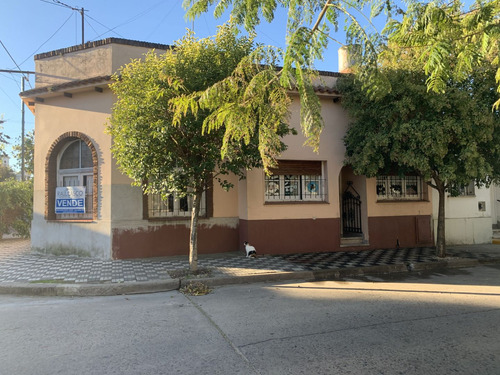 Vivienda De 4 Amb. Pleno Centro Chascomus