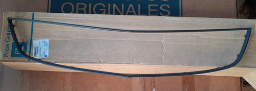 Moldura Friso Grade Radiador Gm Agile Montana 94717441