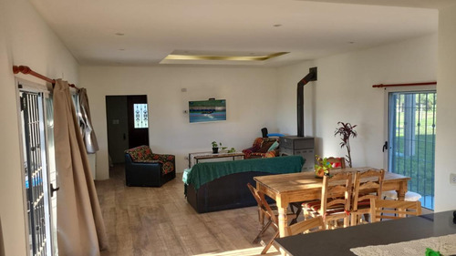 Casa En Venta - 3 Dormitorios 3 Baños - Cocheras - 2.125mts2 - Poblet, La Plata