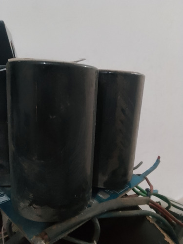 Capacitor Eletrolítico 22000 / 100