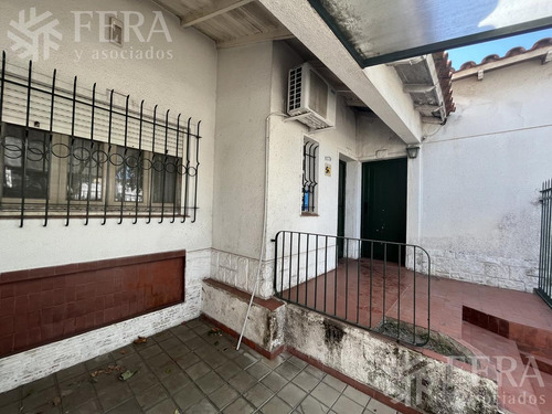 Imagen 2 de 17 de Venta Casa A Reciclar De 3 Ambientes Con Patio Y Terraza En Wilde (28026)