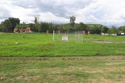 Terreno En Venta / Fraccionamiento Campestre Los Cántaros Gto. / Cercano Al Libramiento Sur-pte ...