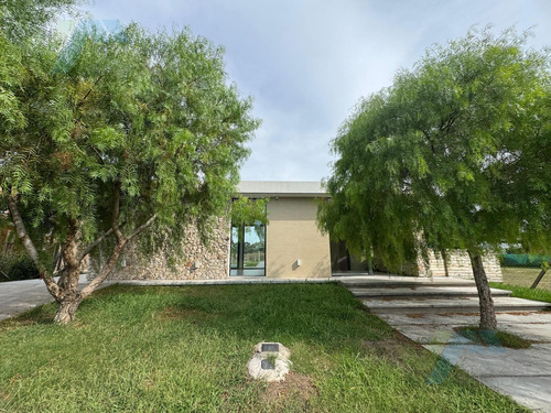 Venta De Casa Son Pileta - San Ramiro Pilar Del Este