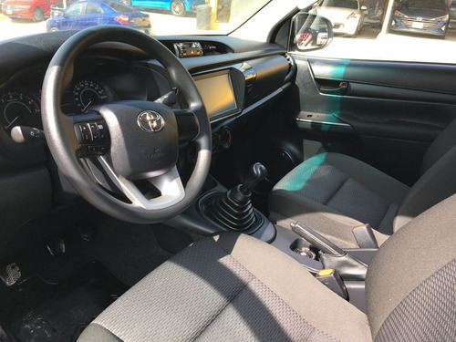 Imagen 8 de 11 de Toyota Hilux 2.7 Doble Cabina Mt 2021