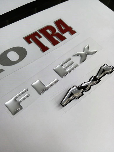 Imagem 5 de 6 de Kit Emblemas Pajero Tr4 Flex 4x4 Prata Adesivos Resinados