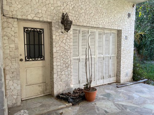 Arroyito: Dos Casas, Mas Estudio O Local 10 X 40