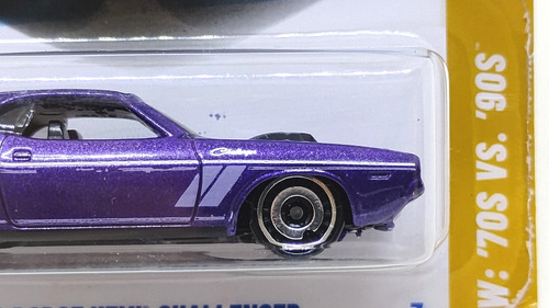 Miniatura Hot Wheels 70 Dodge Hemi Challenger Roxo Roxo