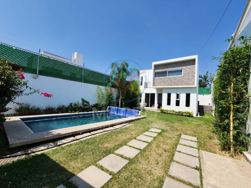 En Venta Casa De 2 Niveles Con Jardin Y Alberca En Fracc. Jardines De Tlayacapan