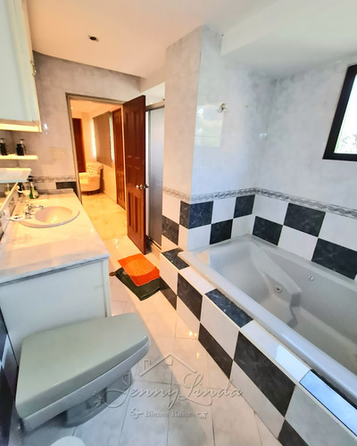 Venta Apartamento Urb. La Soledad, 197mts Exclusivo Maracay Aragua
