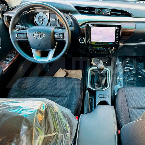 Toyota Hilux Sr5 2025