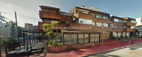 Apartamento De 3 Dormitorios En Edificio España, Punta Del Este 