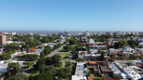 Venta Terreno 1150m2 En Malvin, Anteproyecto 56 Viviendas, Pb 4 Niveles Apartamentos.