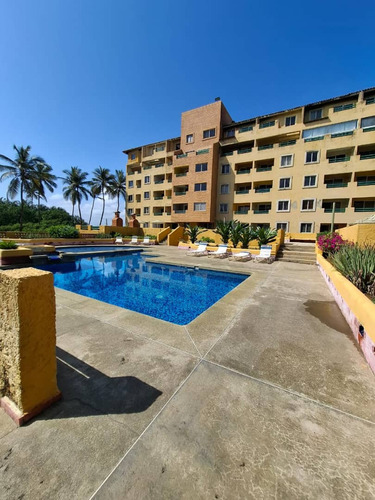 Se Vende Apartamento En Conj. Residencial Puerto Limon Tucacas Edo. Falcon. L.m
