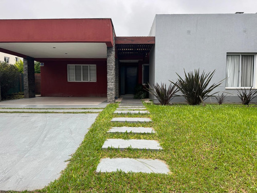 Casa En Venta En Cerro Azul