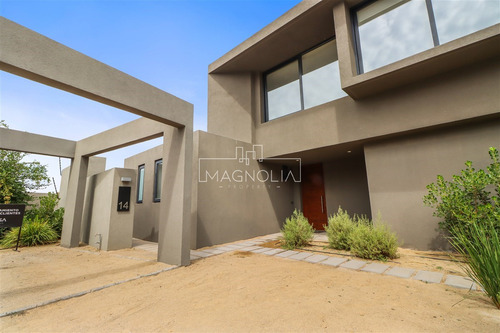 Casa En Venta De 3 Dorm. En Colina
