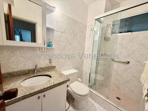 #*25-21102 Oportunidad De Inversión En El Corazón Del Triángulo Del Este: Adquiera Este Estratégico Apartamento Con Un Potencial Ilimitado Para Adaptarlo Completamente A Su Gusto. Adelaida Armeya