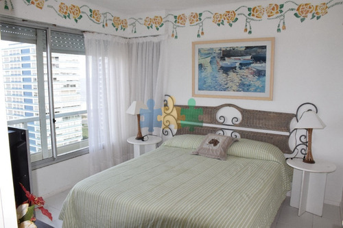 Apartamento En Brava, 2 Dormitorios *- Ref: 2710