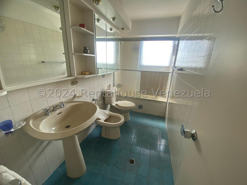 Se Vende Apartamento 164mts, Piso Bajo 3hab+servicio 2baños+servicio. 2 Puestos. 1 Maletero Mls 24-22727 Rp