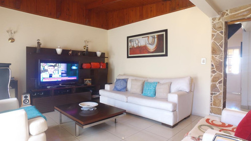 Imagen 5 de 30 de Venta · Casa · 4 Dormitorios · Patio · Quincho Completo · Terraza · Remodelada · Alberdi