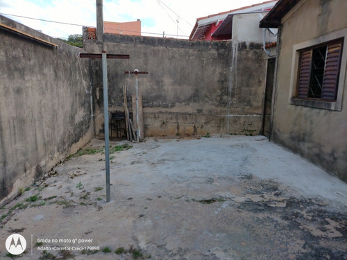 Imagem 2 de 11 de Casa De Frente Com 2 Dormitórios E De Fundos 1 Dormitório