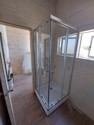 Imagen 11 de 12 de Instalaciones De Cabinas De Duchas Y Mamparas De Duchas.