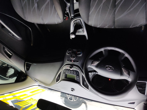 Imagem 15 de 15 de Hyundai Hb20 2015 1.0 Comfort Plus Flex 5p