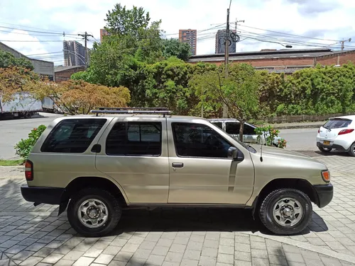 Nissan Pathfinder 3.3 R50 Std