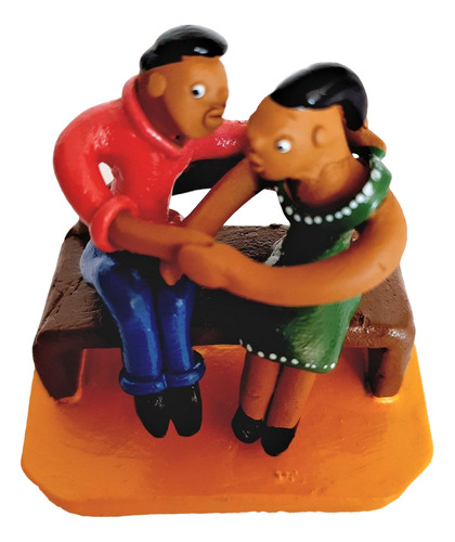 Estátua Casal Namorando Escultura Cerâmica Caruaru Mini