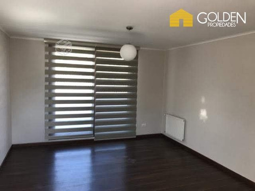 Casa En Venta De 4 Dorm. En Peñalolén