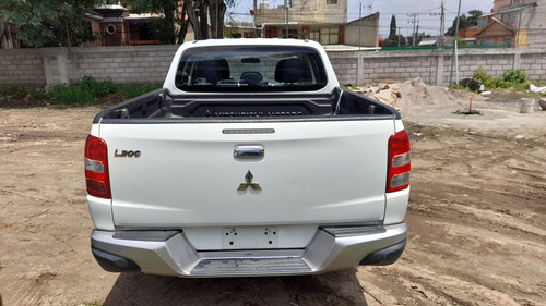 Imagen 4 de 5 de Mitsubishi L200 2018 2.4 Cabina Doble 4x2 Mt