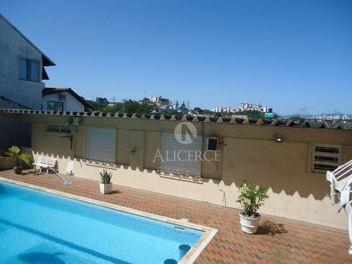 Imagem 15 de 30 de Casa Residencial Com 7 Dormitórios, 3 Suítes E 5 Vagas, Coqueiros, Florianópolis - . - Ca0210