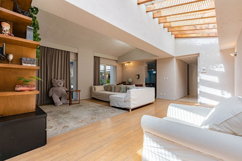Imagen 4 de 24 de Extraordinaria Casa En Venta Y Renta Con Jardín En Lomas De