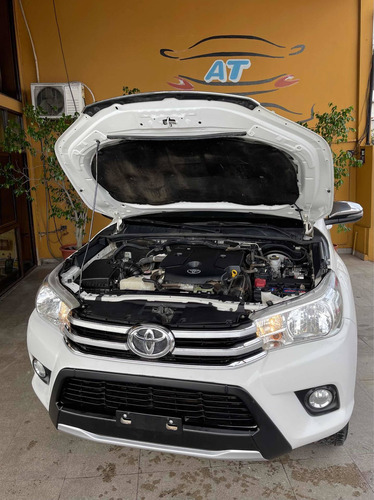 Imagen 4 de 6 de Toyota Hilux 2.8 Cd Srv 177cv 4x2 2017