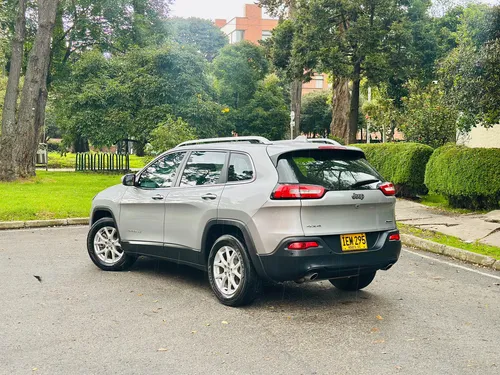 Jeep Cherokee 3.2 Longitude