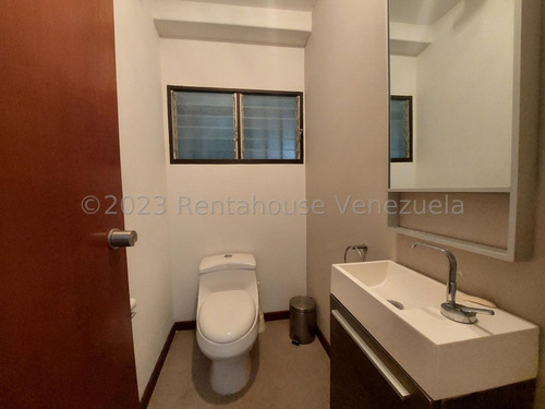 Casa En Venta En Alto Prado Caracas Remodelada Calle Cerrada Terraza
