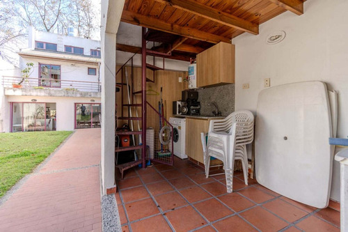 Venta Casa 5 Ambientes Cochera Pileta Parrilla Mas
