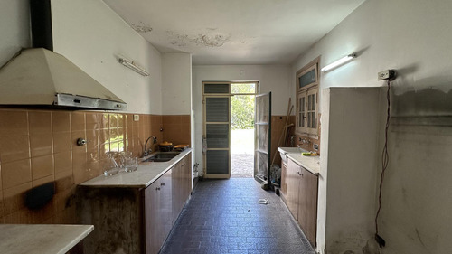 Fisherton: Muniagurria Y Córdoba, Amplisimo Jardín