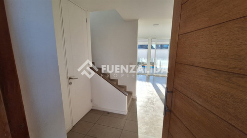 Casa En Venta De 4 Dorm. En Puente Alto, Ymg