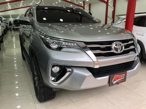 Imagen 4 de 17 de Toyota Fortuner 4x4 Srx Automatico