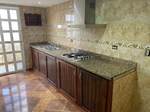 Imagen 5 de 19 de Casa Con 3 Apartamentos... Km14 El Junquito