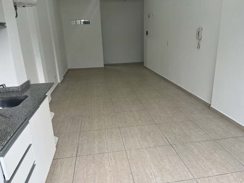 Venta Caseros Amplio Monoambiente Bajas Expensas