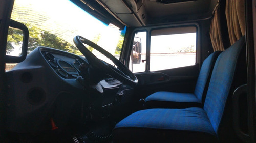 Mercedes Benz L1418r - Branco - 2001 - Truck Baú -